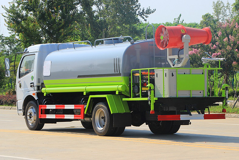 國六東風大多利卡9噸噴霧車