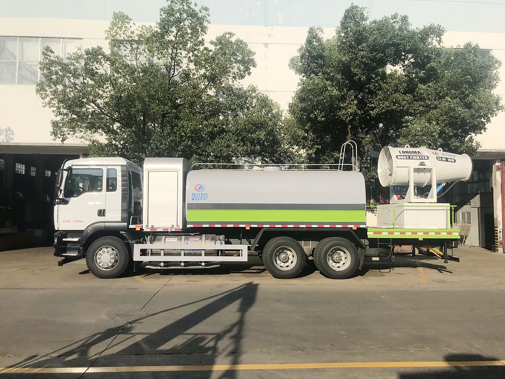 國六重汽汕德卡后雙橋16立方霧炮車/50-120米霧炮