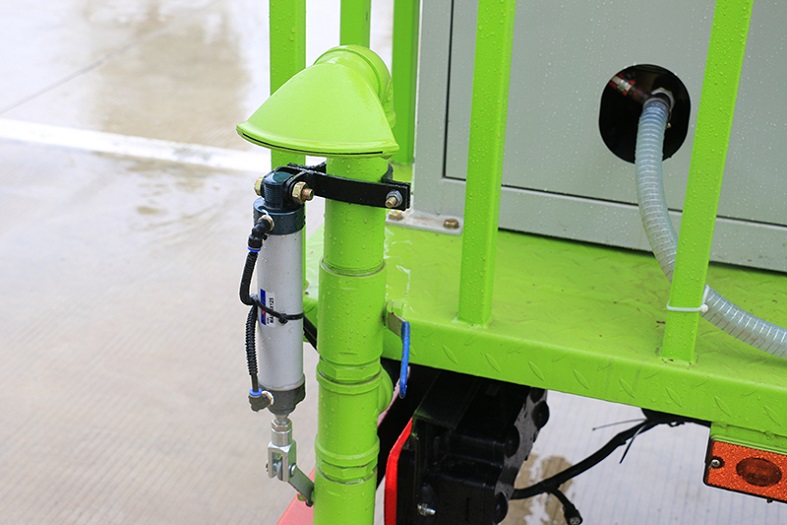 國(guó)六東風(fēng)小多利卡5方抑塵霧炮噴灑車(chē)/30米-40米霧炮