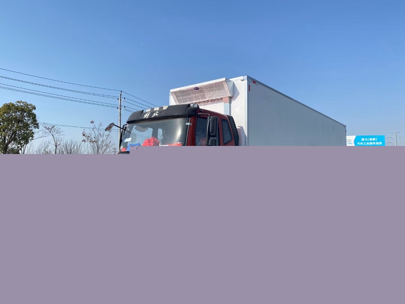 解放J6L小三軸9米6國六（天然氣）冷藏車