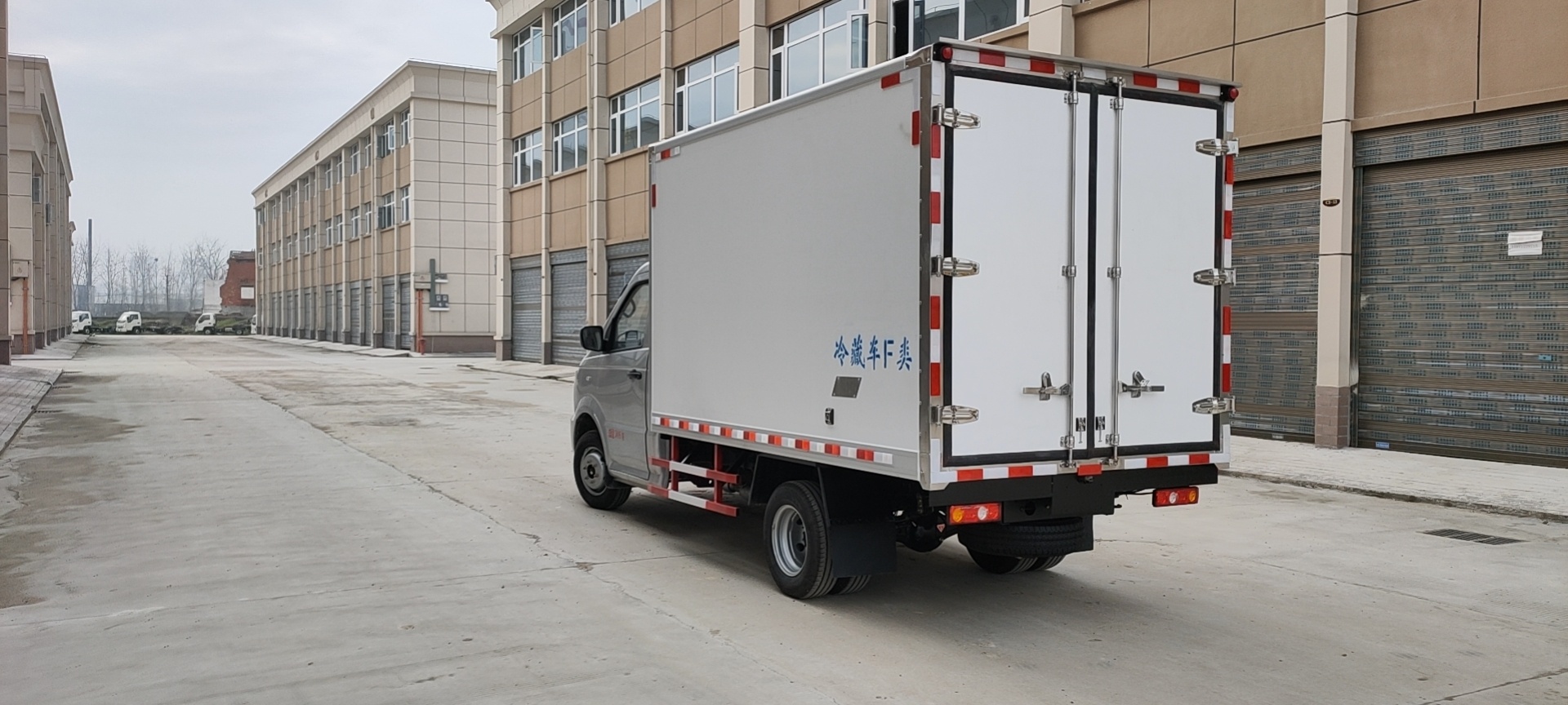 國(guó)六 東風(fēng)小霸王3.15米后雙輪冷藏車(chē)